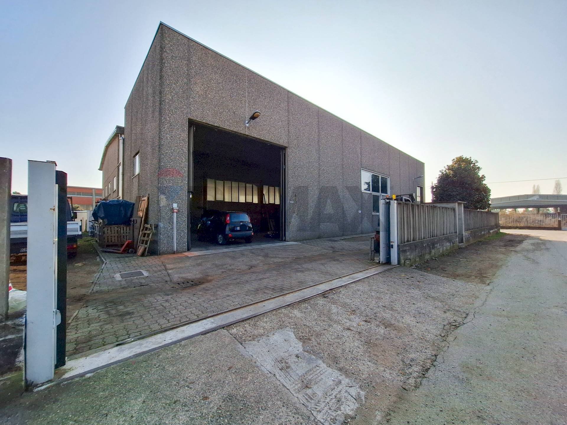Edificio all\'aperto - Shed VIA SONDRIO, ANGOLO VIA VARESE, Solbiate Olona - photo 1