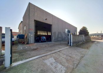 Edificio all\'aperto - Capannone VIA SONDRIO, ANGOLO VIA VARESE, Solbiate Olona - foto 1