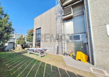 Terrazza - Capannone VIA SONDRIO, ANGOLO VIA VARESE, Solbiate Olona - foto 3