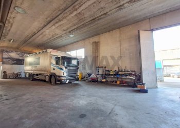 Parcheggio - Capannone VIA SONDRIO, ANGOLO VIA VARESE, Solbiate Olona - foto 15