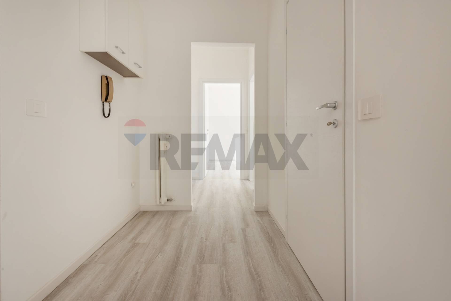 Hall / corridoio - Two-room apartment VIA MAMELI
 
18, Magnago - photo 1