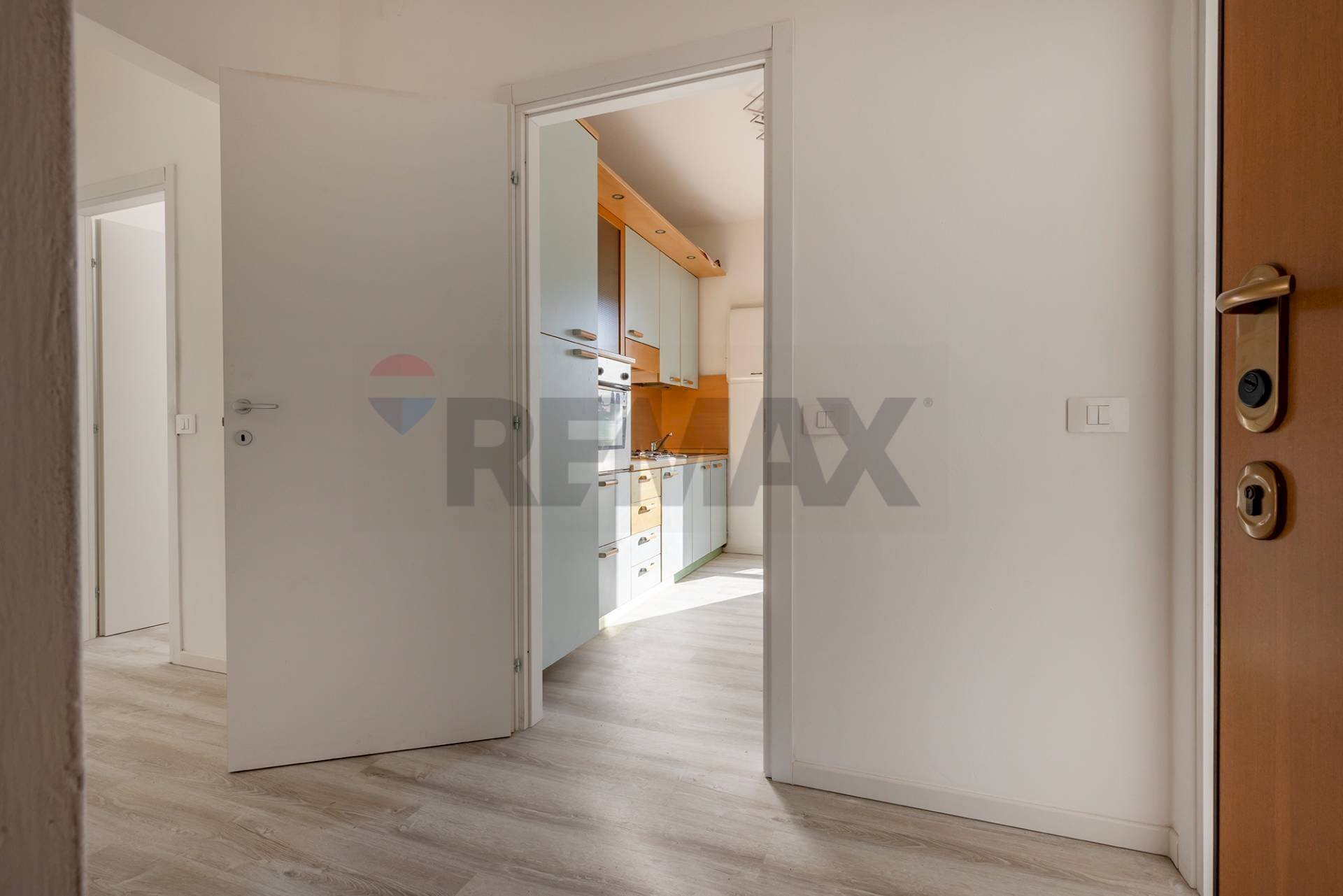 Hall / corridoio - Two-room apartment VIA MAMELI
18, Magnago - photo 2