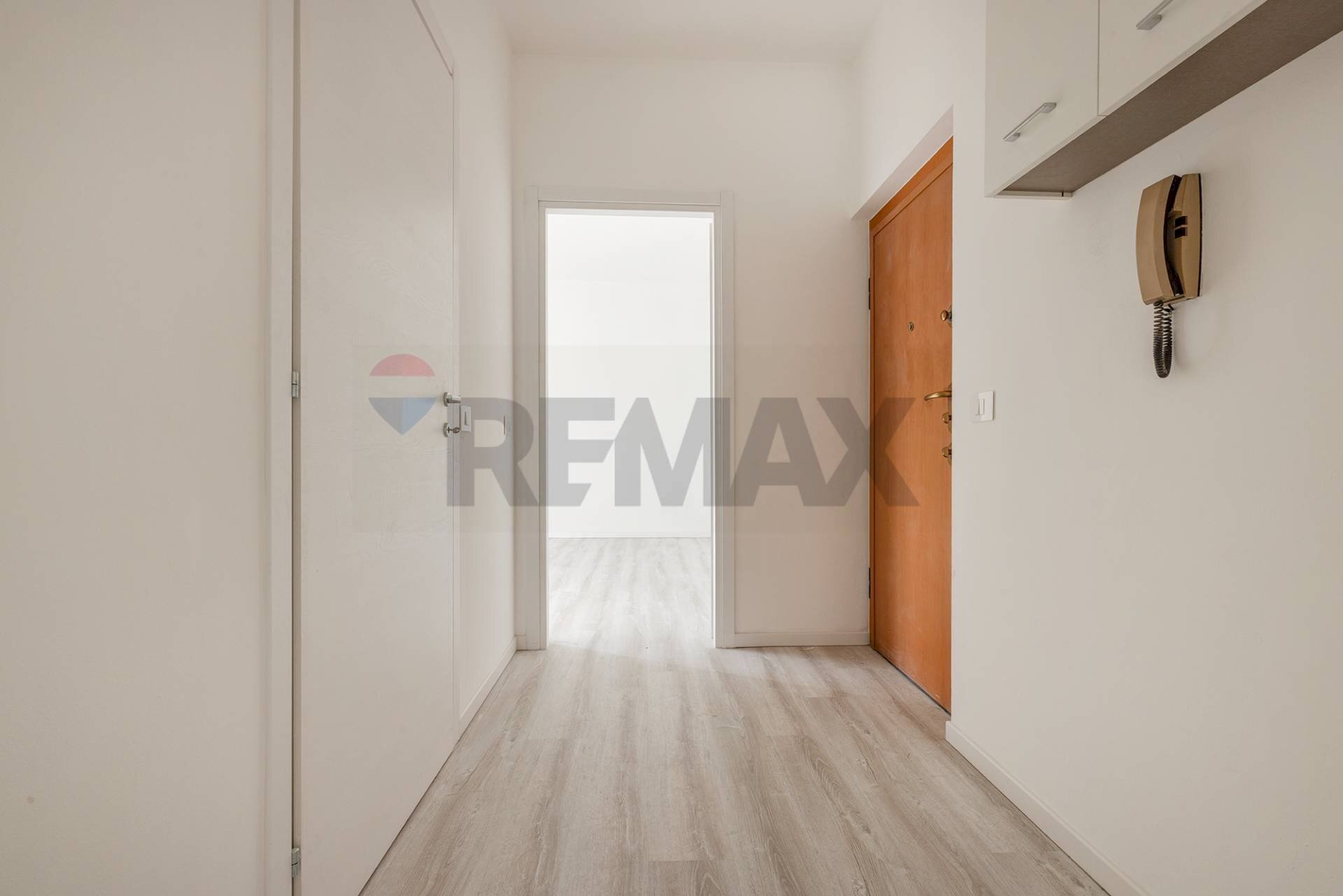 Hall / corridoio - Two-room apartment VIA MAMELI
18, Magnago - photo 3