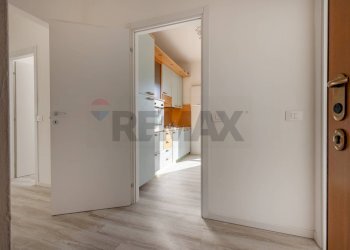 Hall / corridoio - Two-room apartment VIA MAMELI
 
18, Magnago - photo 2