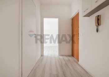 Hall / corridoio - Two-room apartment VIA MAMELI
 
18, Magnago - photo 3