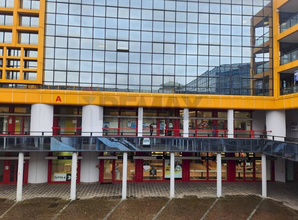 Edificio all\'aperto - Commercial Premises Via Raffaello Sanzio
 
2, Gallarate - photo 1