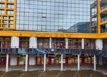 Edificio all\'aperto - Commercial Premises Via Raffaello Sanzio
 
2, Gallarate - photo 1