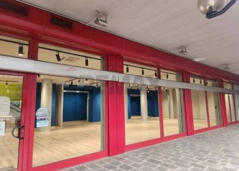 Edificio all\'aperto - Commercial Premises Via Raffaello Sanzio
 
2, Gallarate - photo 5