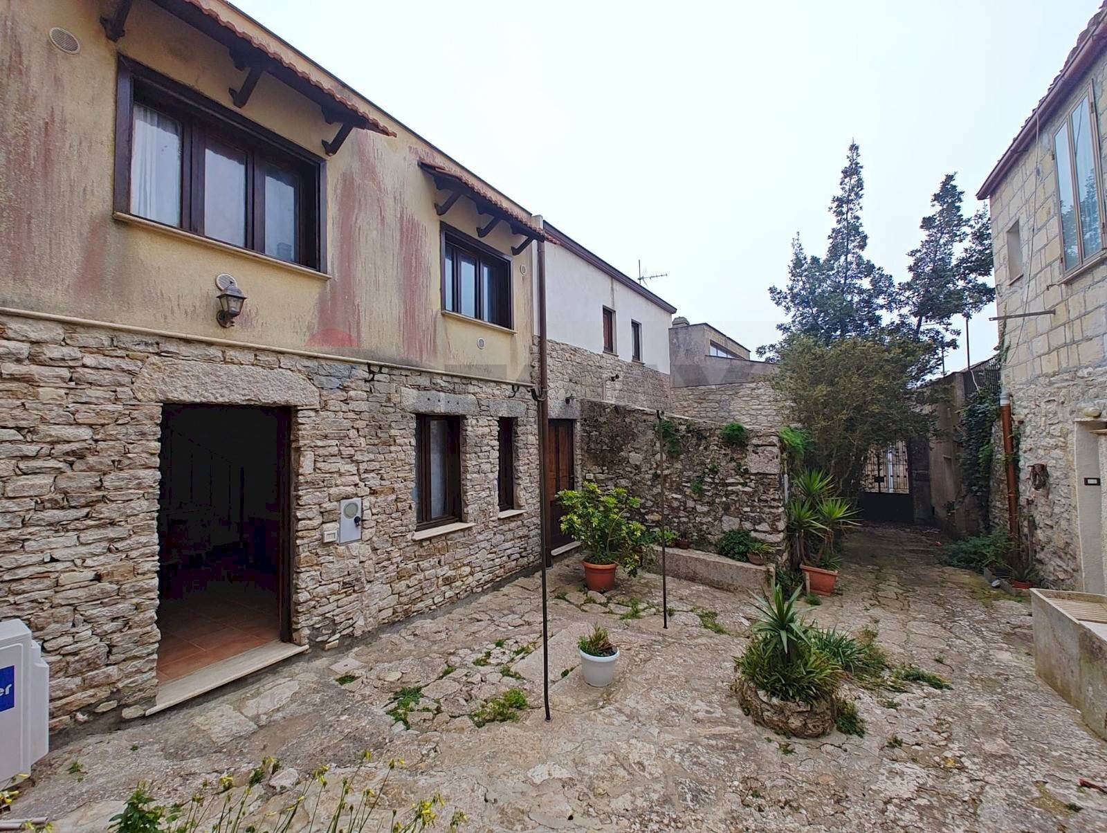 Casa all\'aperto - Trilocale VIA SAN FRANCESCO
 
53, Erice - foto 1