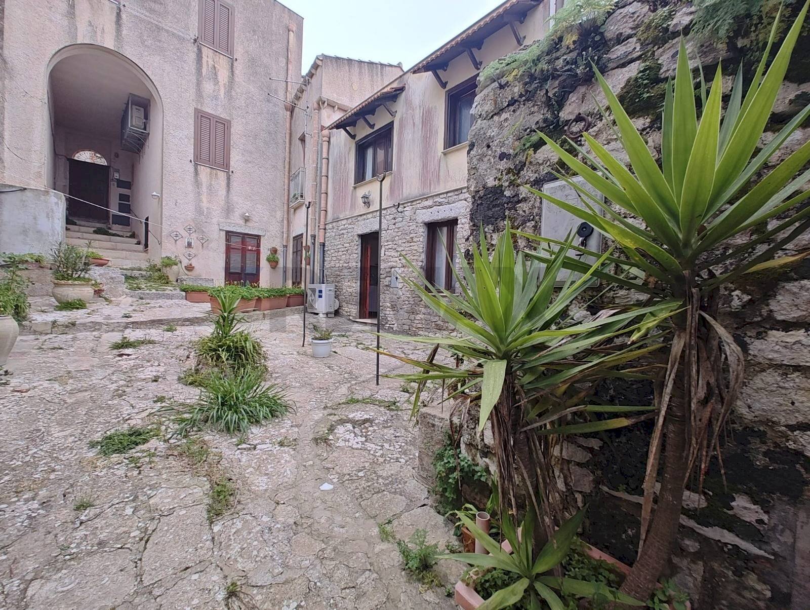 Casa all\'aperto - Trilocale VIA SAN FRANCESCO
 
53, Erice - foto 2