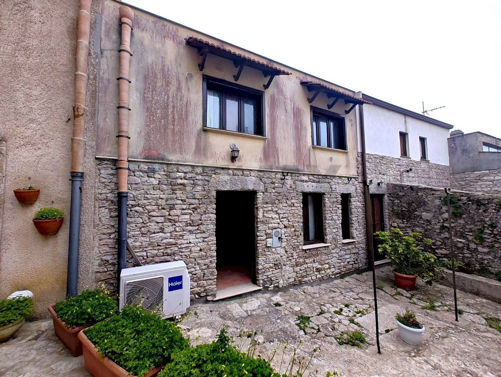 Casa all\'aperto - Trilocale VIA SAN FRANCESCO
 
53, Erice - foto 3