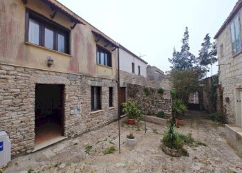 Casa all\'aperto - Trilocale VIA SAN FRANCESCO
 
53, Erice - foto 1
