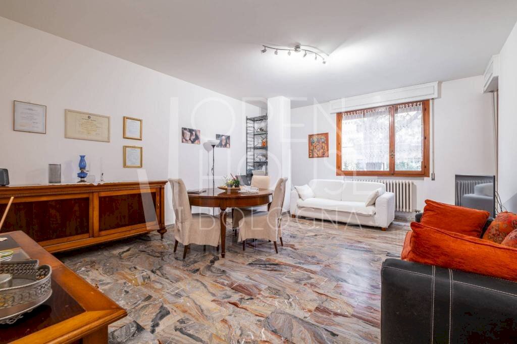 Salone - Quadrilocale via del Battiferro, Bologna (zona Bolognina) - foto 2