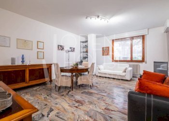 Salone - Quadrilocale via del Battiferro, Bologna (zona Bolognina) - foto 2