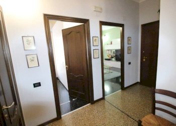 Disimpegno - Three-room apartment via Borghetto, Genova (neighborhood Prà) - photo 5