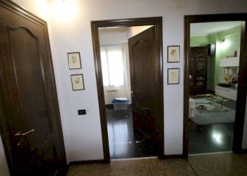 Disimpegno - Three-room apartment via Borghetto, Genova (neighborhood Prà) - photo 6