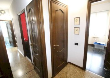 Corridoio - Three-room apartment via Borghetto, Genova (neighborhood Prà) - photo 18