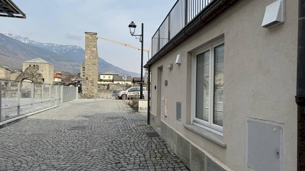 Zona - Trilocale via Giulio Charrey, Aosta - foto 1
