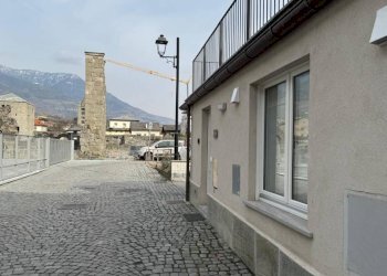 Zona - Trilocale via Giulio Charrey, Aosta - foto 1