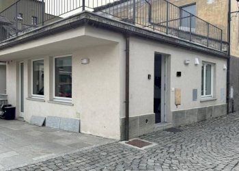 Facciata - Trilocale via Giulio Charrey, Aosta - foto 3