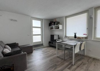 Salone - Three-room apartment via Giulio Charrey, Aosta - photo 6