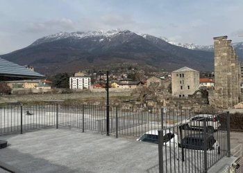 Terrazzo - Trilocale via Giulio Charrey, Aosta - foto 15