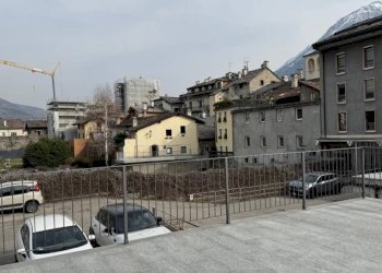 Terrazzo - Three-room apartment via Giulio Charrey, Aosta - photo 17