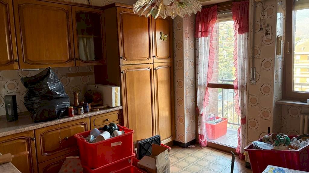 Cucina - Quadrilocale via Fiollet, Aosta - foto 3