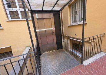 Ascensori - Bilocale strada Maggiore, 37, Bologna (zona Centro Storico) - foto 13