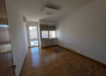 Camera da letto - Quadrilocale piazza dell'Otto Agosto, Bologna (zona Irnerio) - foto 24