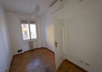 Camera da letto - Quadrilocale piazza dell'Otto Agosto, Bologna (zona Irnerio) - foto 25