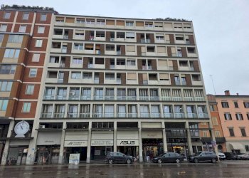 Facciata - Quadrilocale piazza dell'Otto Agosto, Bologna (zona Irnerio) - foto 39