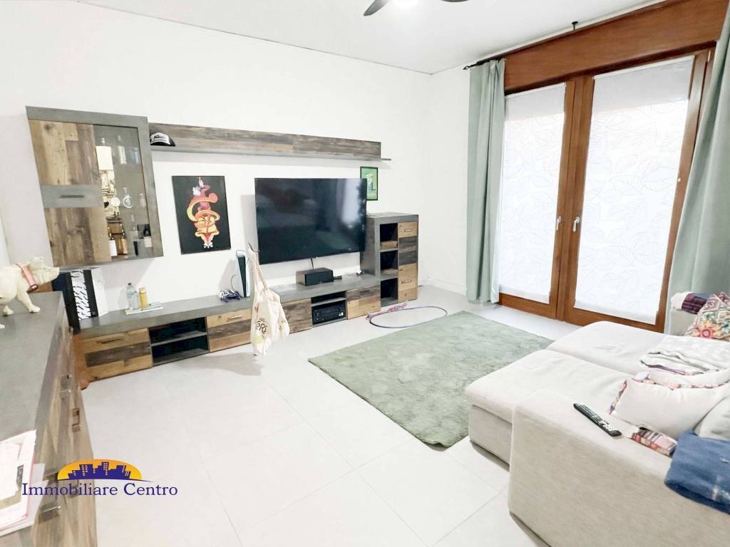 Salone - Villa a Schiera via Gaetano Bellotti, 5, Villafranca di Verona - foto 2