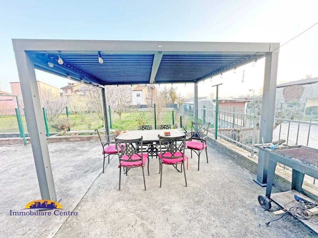 Giardino - Villa a Schiera piazza 4 Novembre, 12, Povegliano Veronese - foto 1