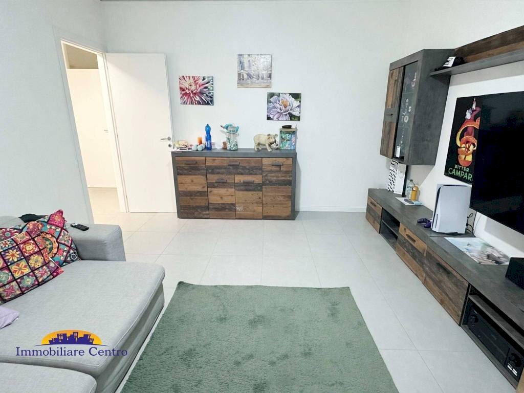 Soggiorno - Villa a Schiera piazza 4 Novembre, 12, Povegliano Veronese - foto 3