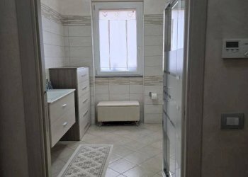 Bagno - Villa via Brioni, 5, Varese (neighborhood San Fermo) - photo 6