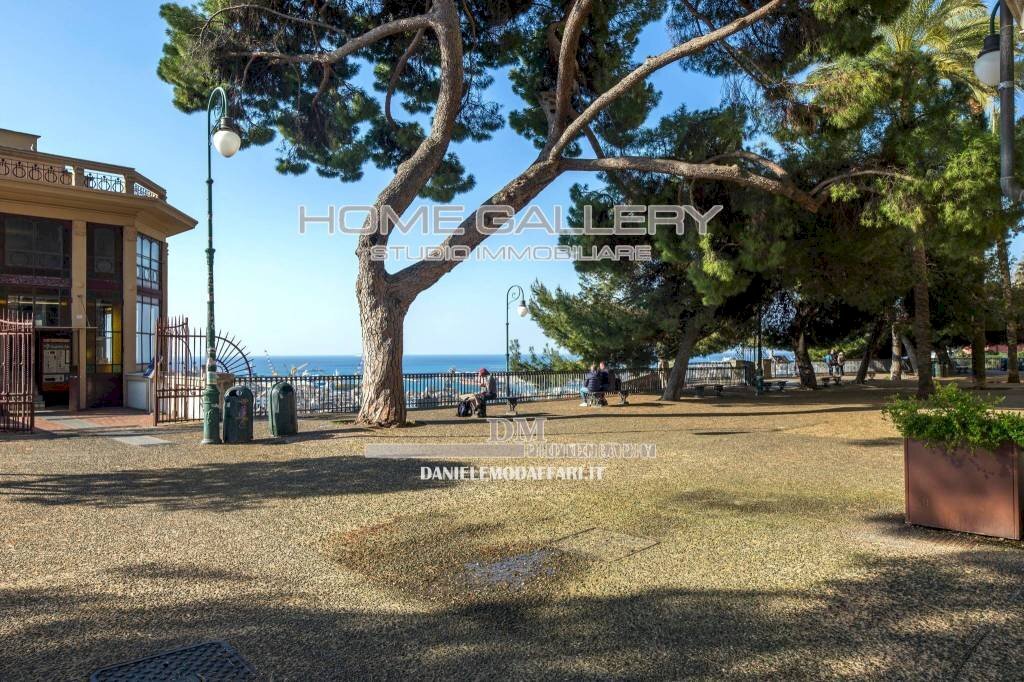 Zona - Appartamento Spianata di Castelletto, Genova (zona Castelletto) - foto 1