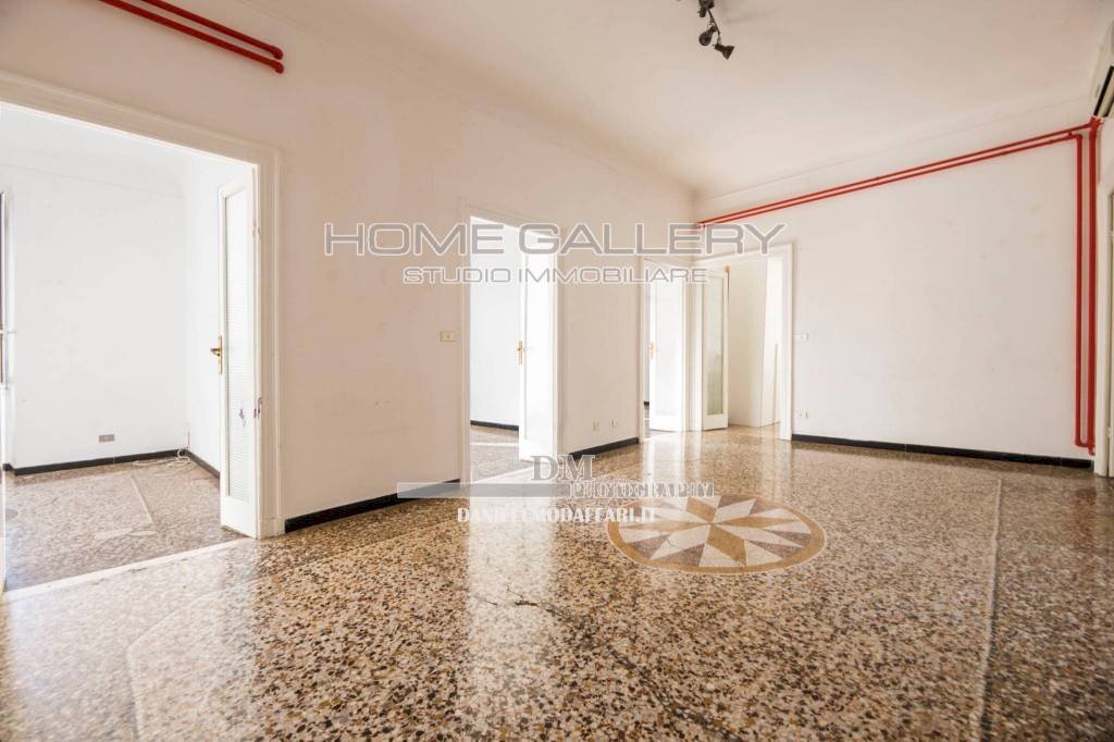 Soggiorno - Appartamento Spianata di Castelletto, Genova (zona Castelletto) - foto 3
