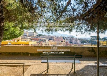 Camera da letto - Appartamento Spianata di Castelletto, Genova (zona Castelletto) - foto 23