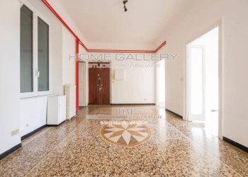 Soggiorno - Apartment Spianata di Castelletto, Genova (neighborhood Castelletto) - photo 4