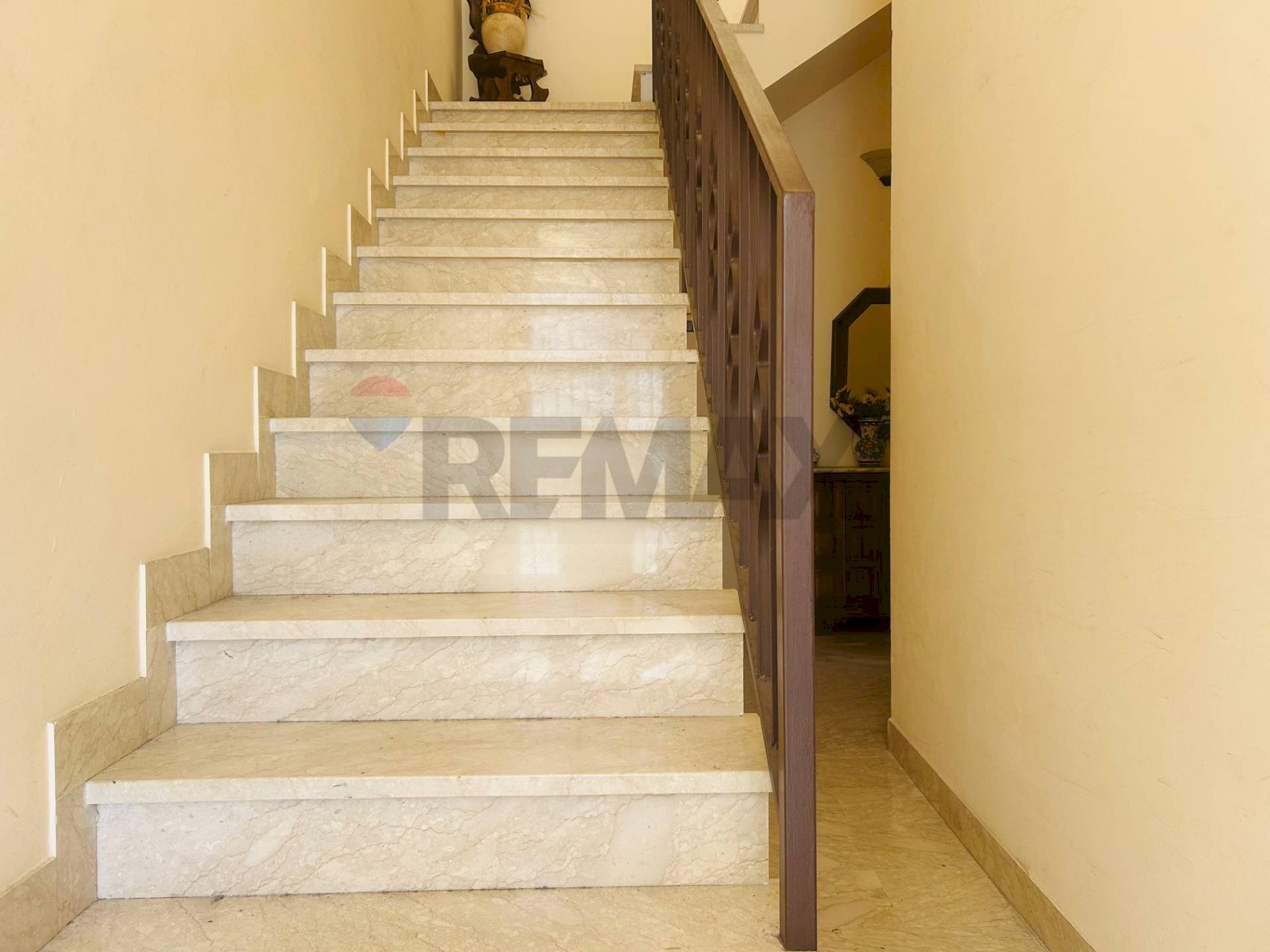 Scale - Trilocale via marzabotto
 
68, Ragusa - foto 2