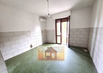 Cucina - Appartamento via Vincenzo Bellini, Signa - foto 5