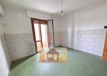 Cucina - Appartamento via Vincenzo Bellini, Signa - foto 7