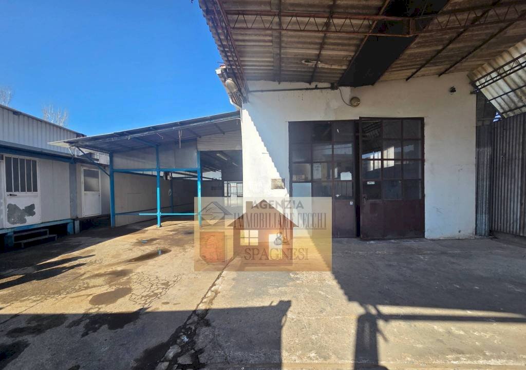 Cortile interno - Capannone via Pistoiese, Campi Bisenzio - foto 1