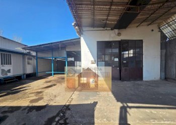 Cortile interno - Capannone via Pistoiese, Campi Bisenzio - foto 1