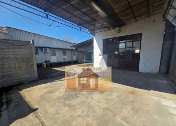 Cortile interno - Capannone via Pistoiese, Campi Bisenzio - foto 3