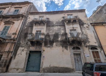 Edificio all\'aperto - Casa indipendente Via San Giovanni
 
10-12, Ragusa - foto 17
