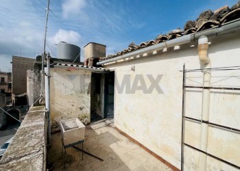 Terrazza - Quadrilocale Via G.Leopardi
 
5, Lentini - foto 4