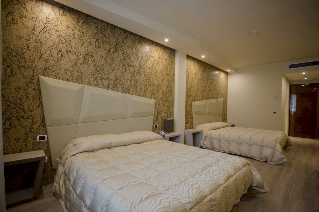 Camera da letto - Hotel Aosta - photo 3