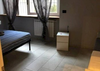 Camera da letto - Bilocale via Monte Rosa, 166, Torino (zona Regio Parco) - foto 4